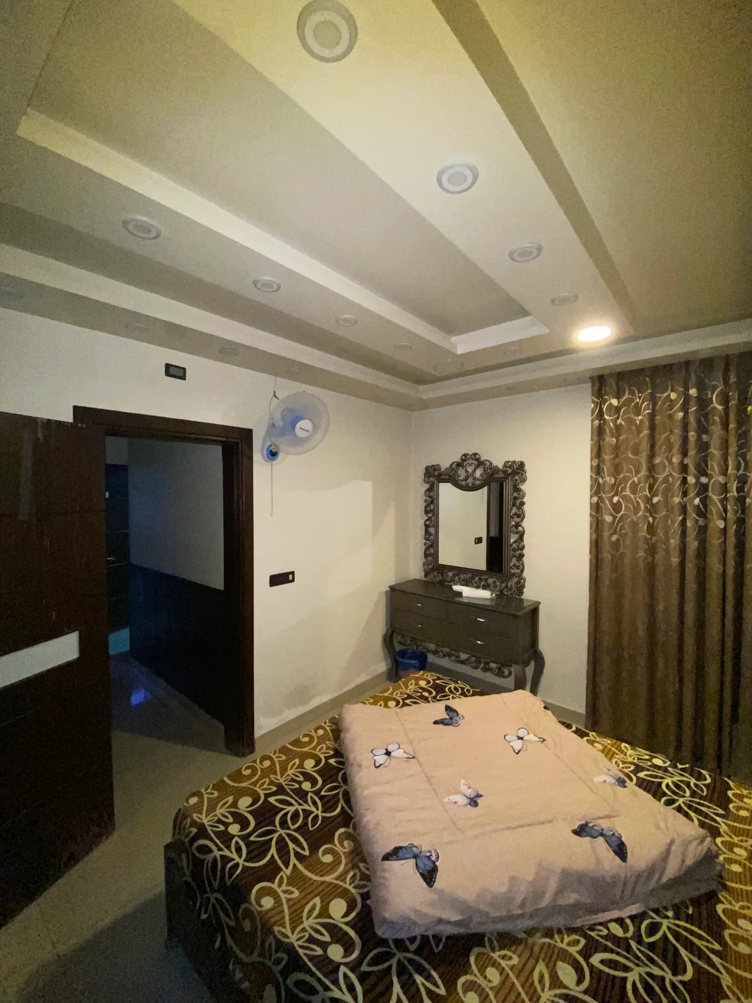 Charming downtown apartment, bright living room, fully equipped kitchen,two bedrooms in Damascus — photograph 3 of 8