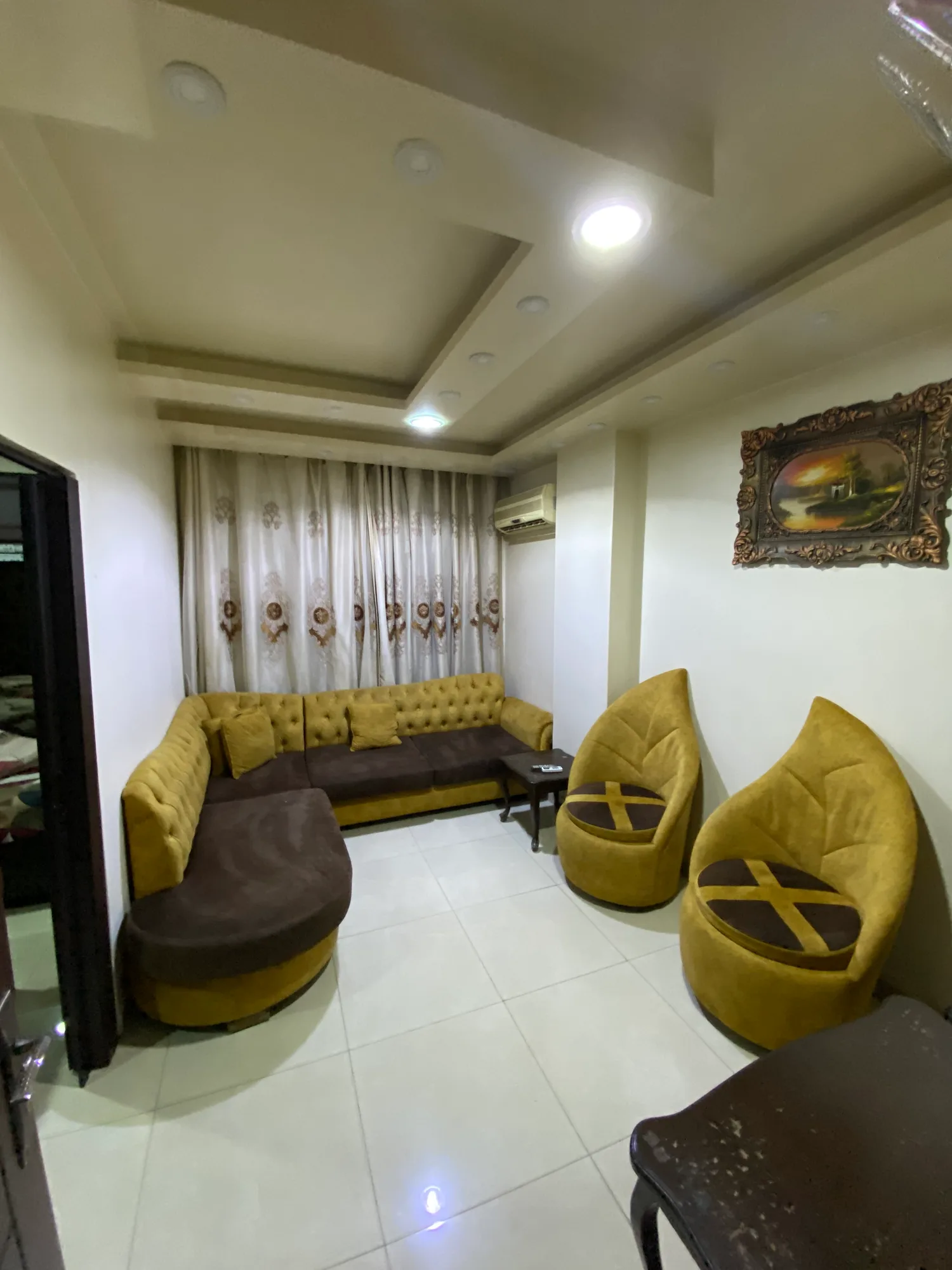 Charming downtown apartment for three in Damascus — photograph 4 of 8