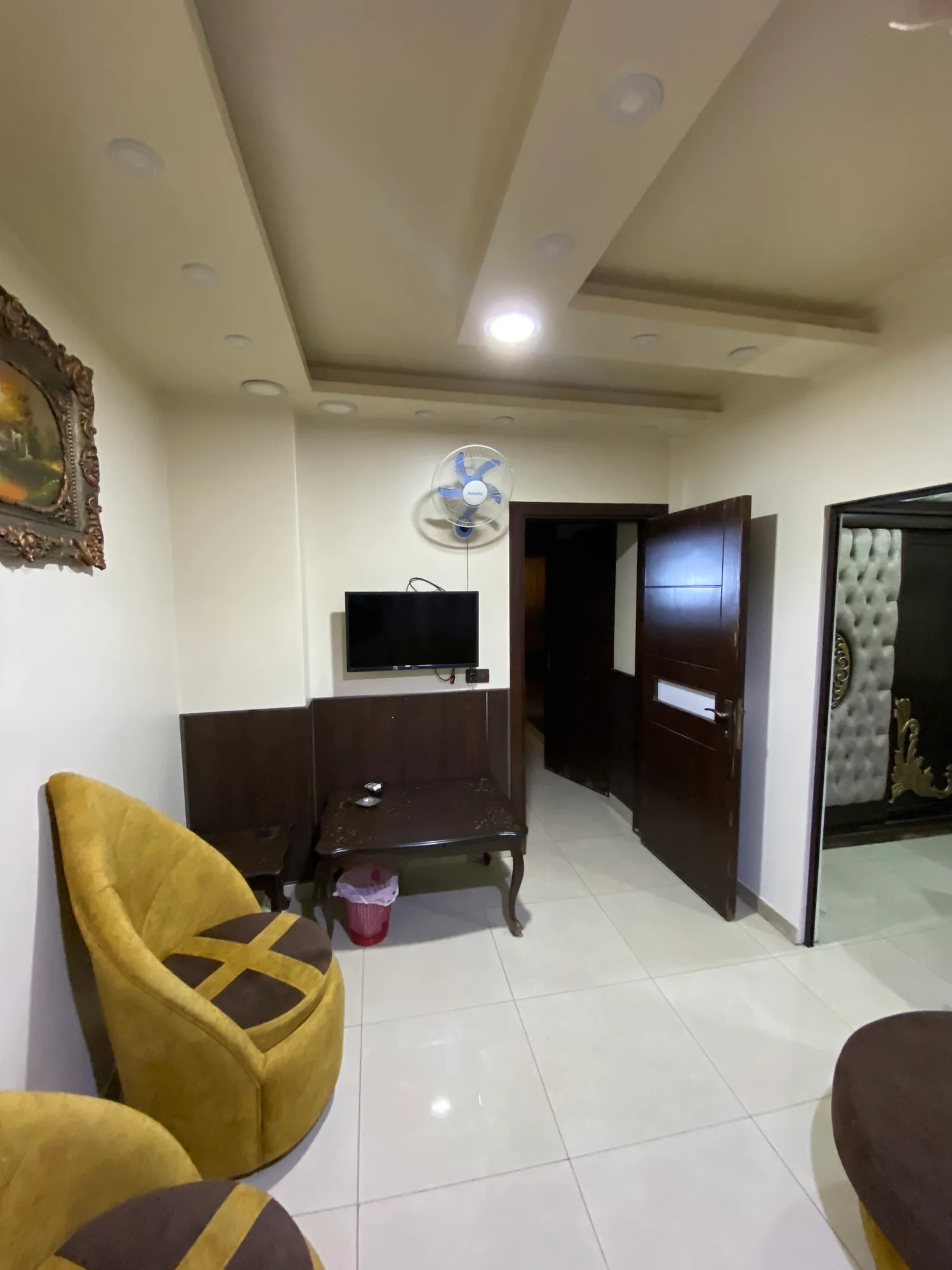Charming downtown apartment for three in Damascus — photograph 5 of 8