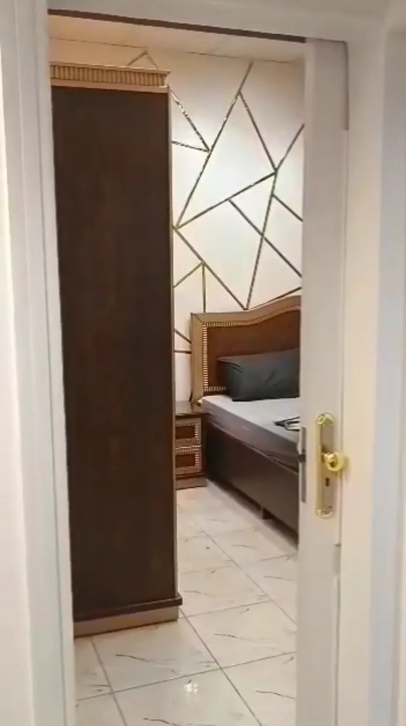 Cozy downtown apartment for three: living room, kitchen, bathroom, two bedrooms, near amenities in Damascus — main photograph