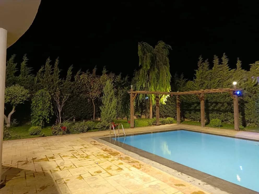 Cozy villa with pool and garden in Damascus — photograph 2 of 12