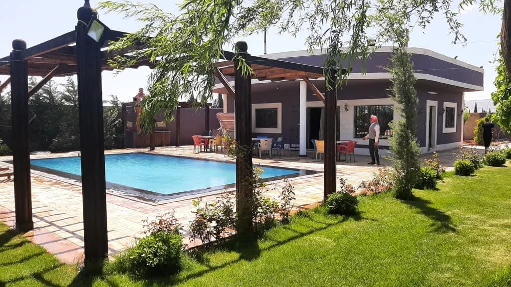 Cozy villa with pool and garden in Damascus — photograph 3 of 12