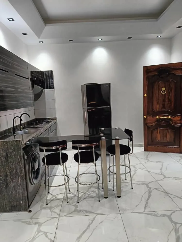 Modern 2-Bedroom Apartment Al Mazraa in Damascus — photograph 3 of 9