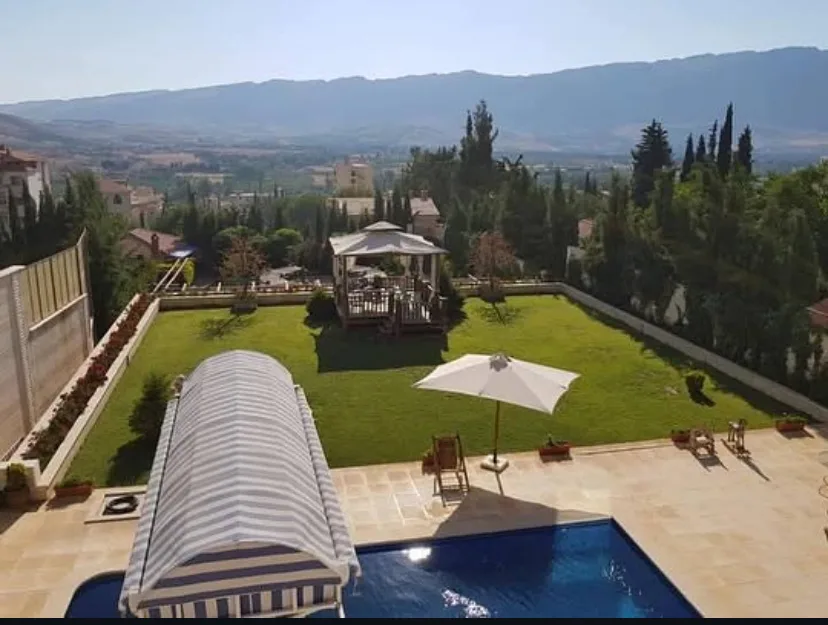 Spacious villa with lush garden, multiple bedrooms with views in Damascus — photograph 2 of 10