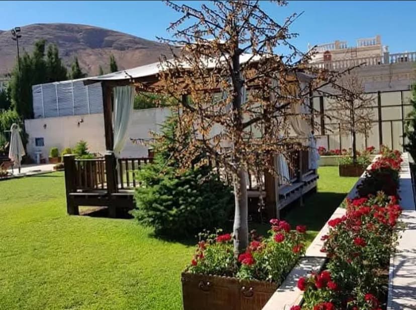 Spacious villa with lush garden, multiple bedrooms with views in Damascus — photograph 5 of 10